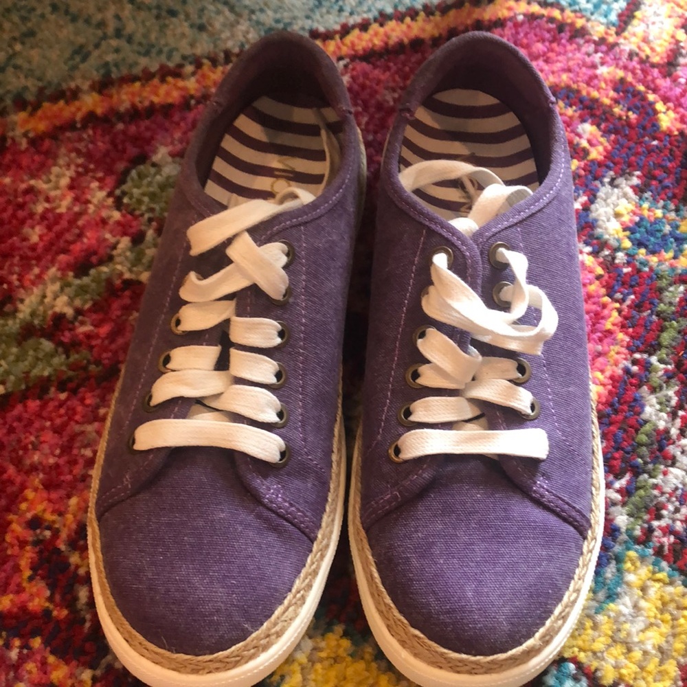 Vionic sneakers